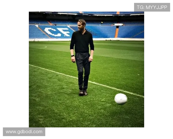 死侍怒斥足球明星表现不佳引发热议球迷纷纷支持与反对各执己见